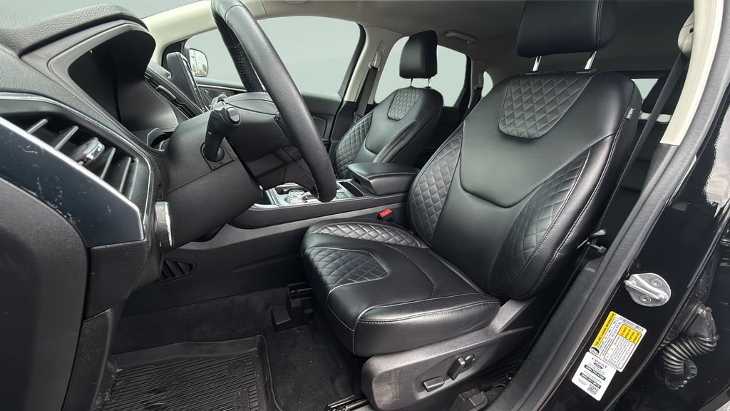 Certified 2024 Ford Edge Titanium AWD/4WD image 5