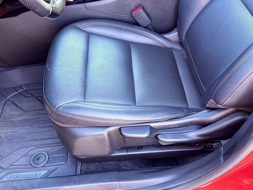 Used 2024 Chevrolet Trax RS w/ Sunroof Package FWD image 9