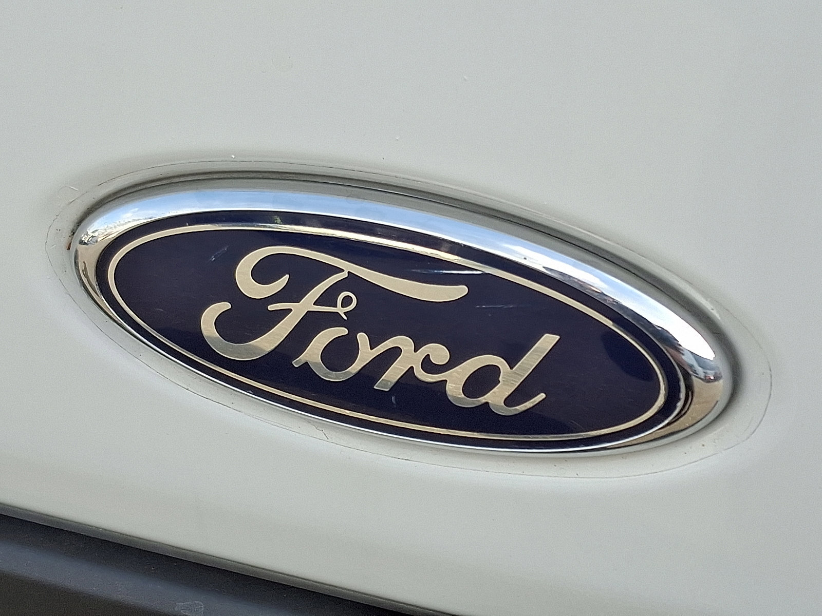 Certified 2018 Ford Transit 250 130 Low Roof w/ Exterior Upgrade Package image 31