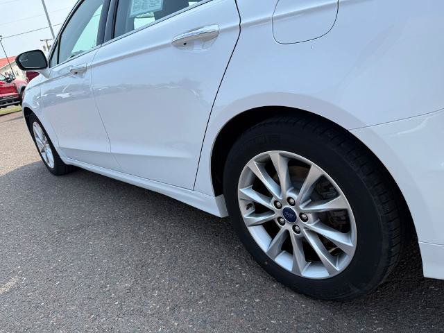 Certified 2017 Ford Fusion SE FWD image 19