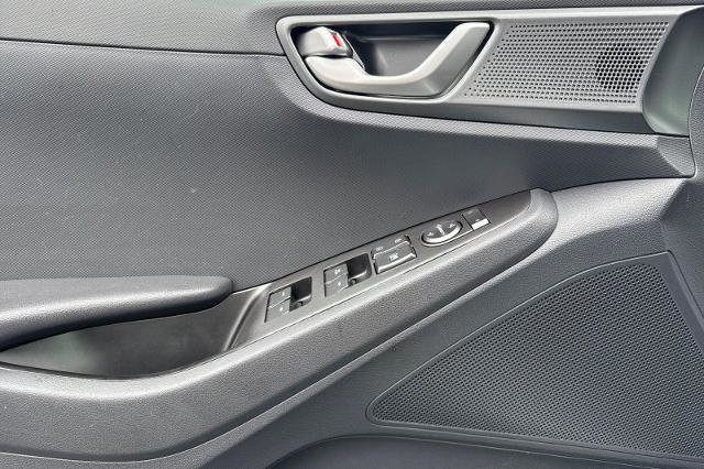 Used 2020 Hyundai Ioniq SE image 16