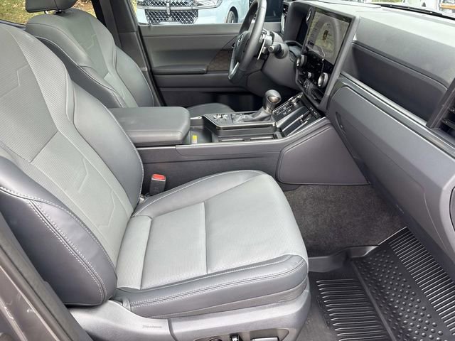 Used 2025 Lexus GX 550 w/ Accessory Package (2T) AWD/4WD image 23