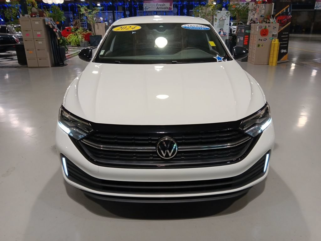 Used 2024 Volkswagen Jetta Sport FWD image 4