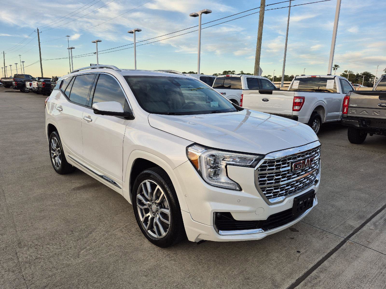 Used 2024 GMC Terrain Denali w/ Denali Premium Package image 6