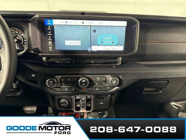 Used 2025 Jeep Gladiator Mojave w/ Convenience Group AWD/4WD image 16