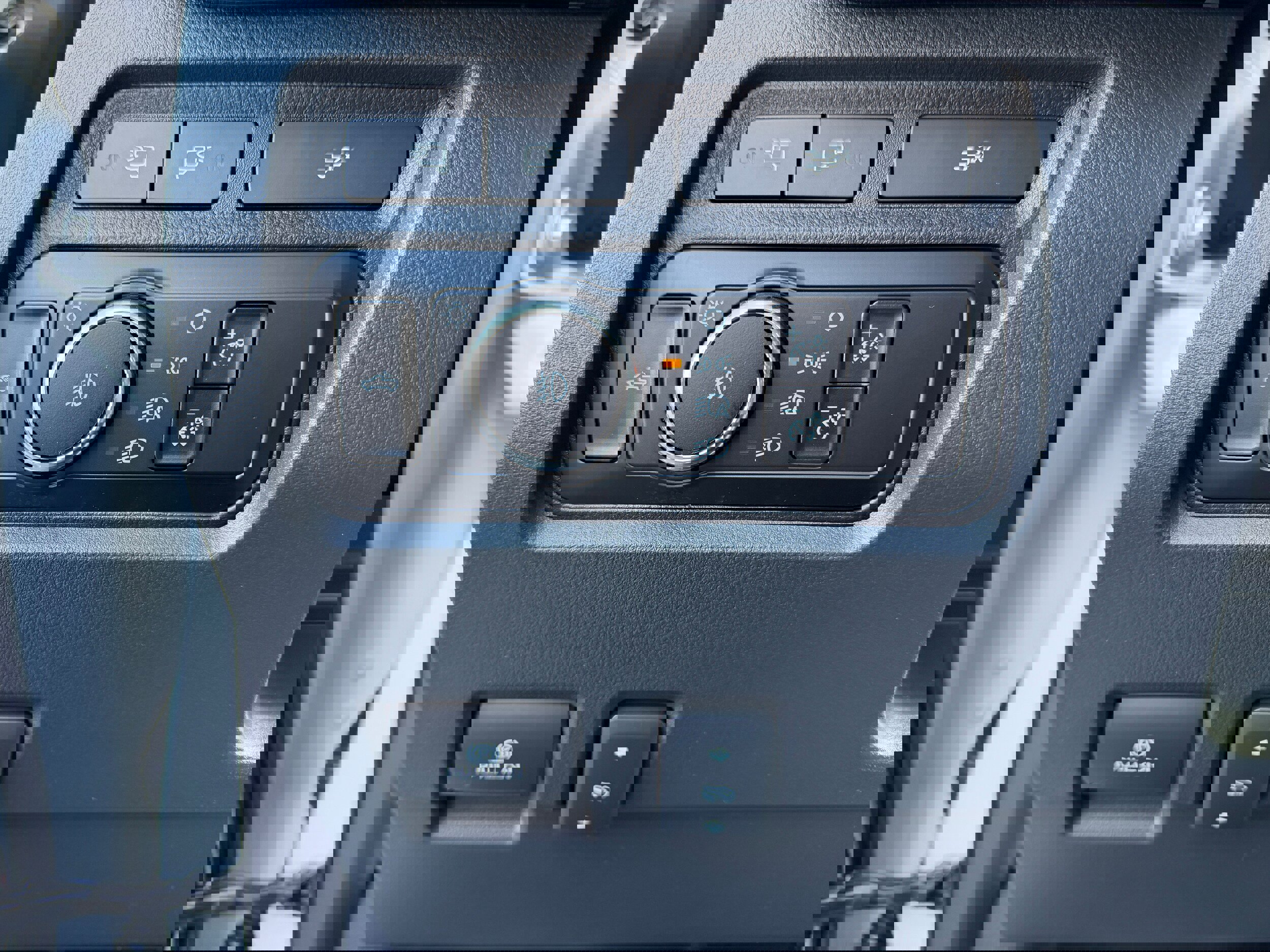 Certified 2024 Ford F350 Lariat w/ Lariat Ultimate Package image 19