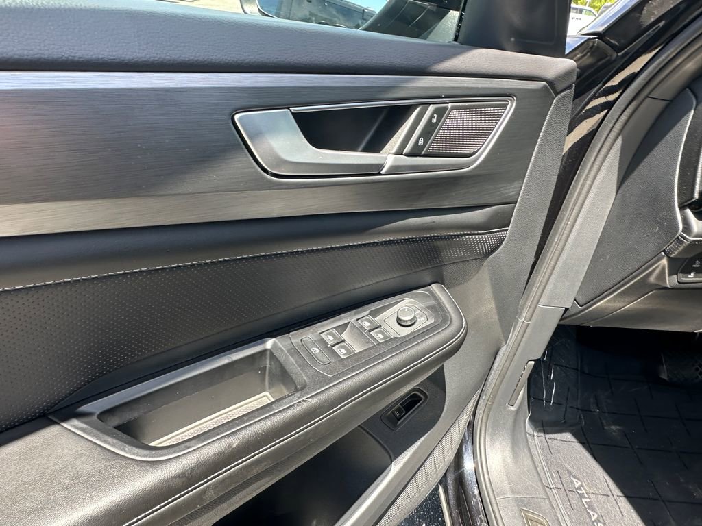 Used 2024 Volkswagen Atlas Cross Sport SE FWD image 25