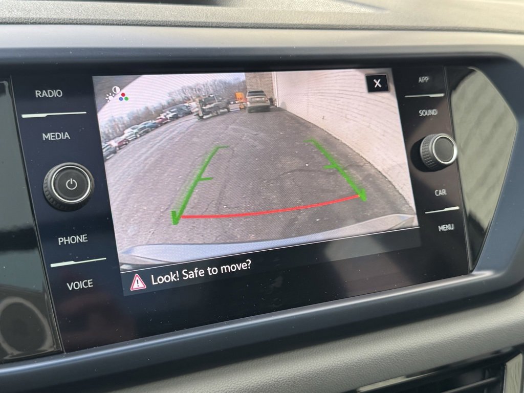 Used 2022 Volkswagen Taos SE w/ Panoramic Sunroof Package image 18