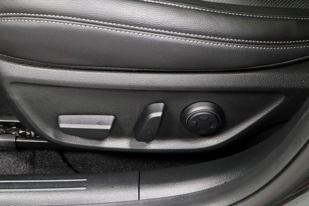 Used 2023 Genesis G70 2.0T image 26