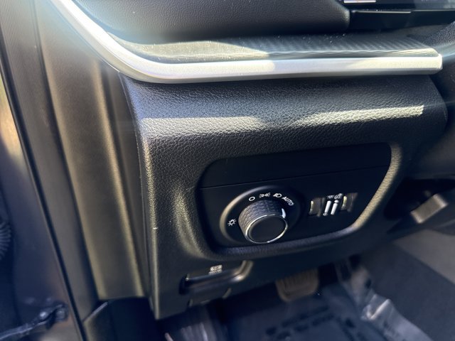 Used 2025 Jeep Grand Cherokee Altitude RWD image 15