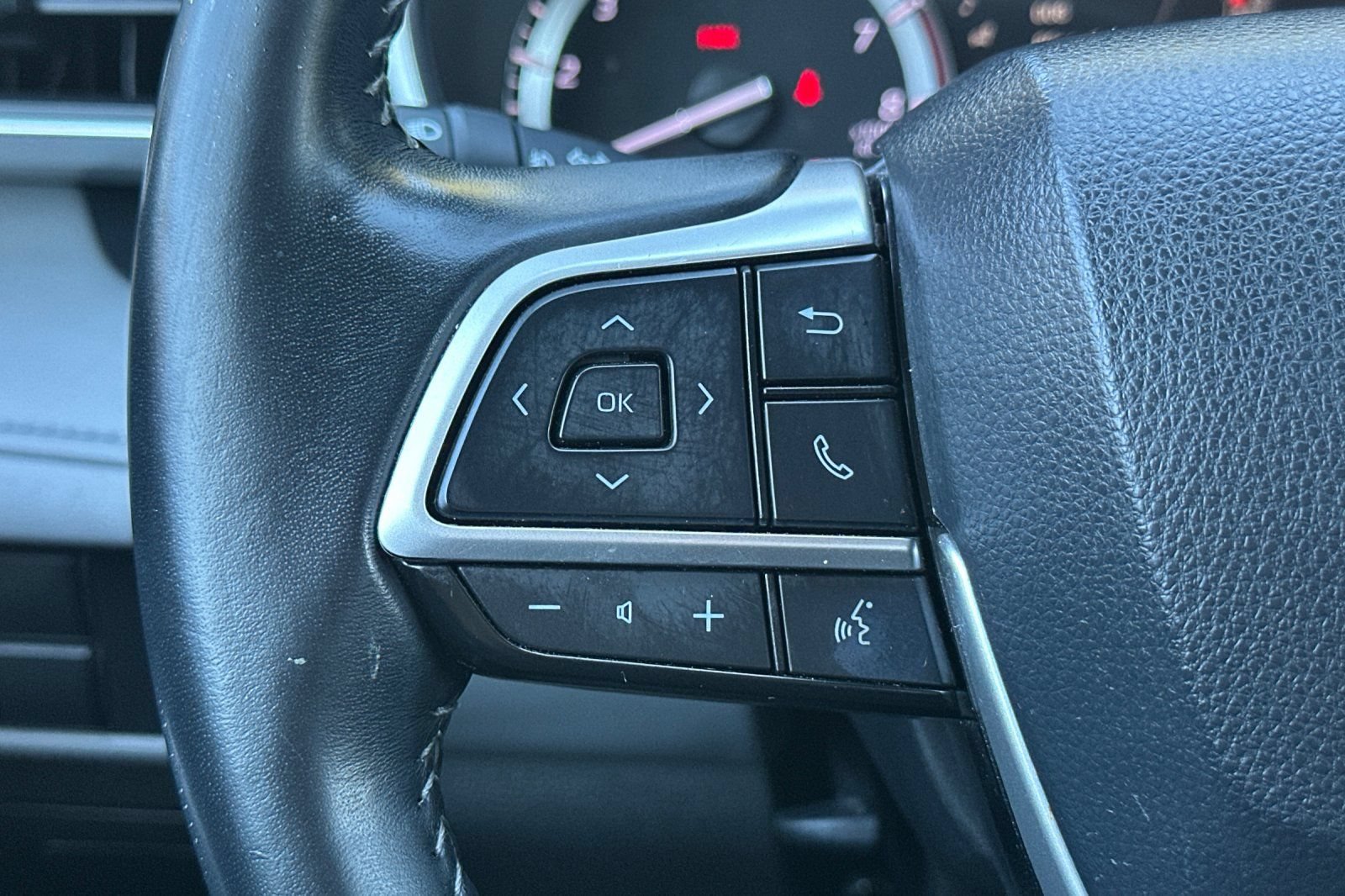 Used 2022 Toyota Highlander XLE AWD/4WD image 37