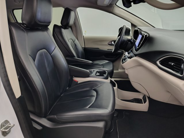 Used 2023 Chrysler Pacifica Touring-L FWD image 27
