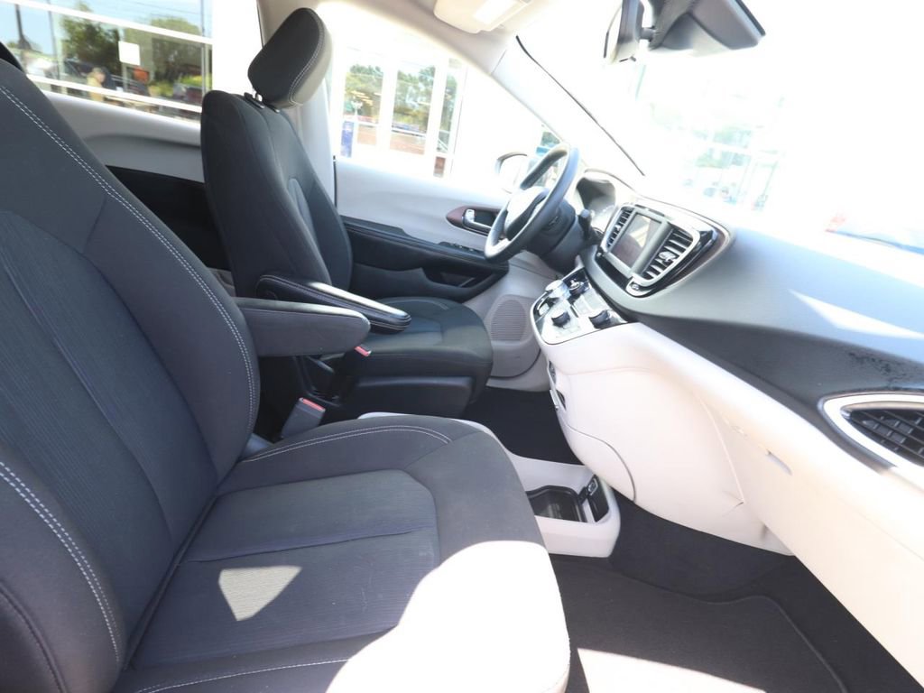 Used 2023 Chrysler Voyager LX FWD image 22