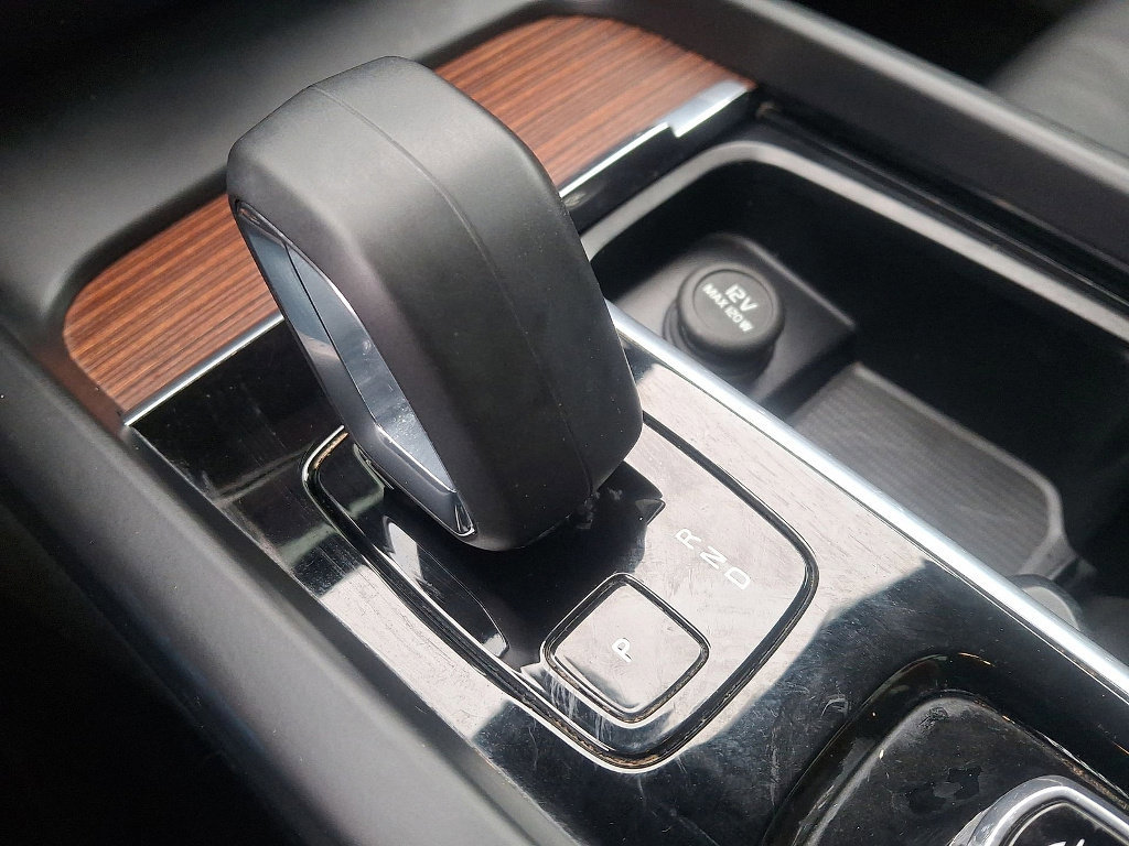 Used 2023 Volvo V60 B5 Cross Country Plus image 23