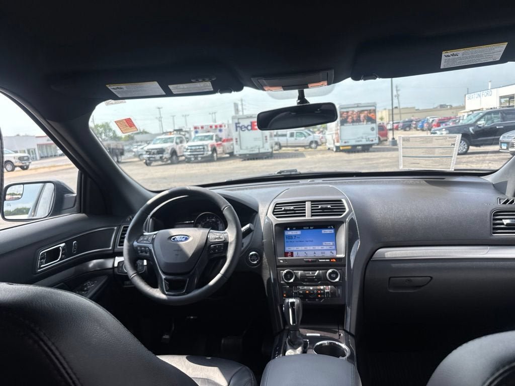 Certified 2018 Ford Explorer XLT w/ Equipment Group 202A AWD/4WD image 21