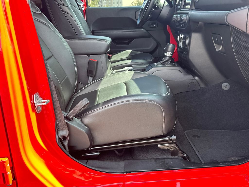 Used 2018 Jeep Wrangler Unlimited Sahara image 12