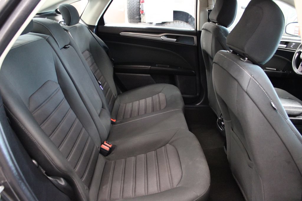Certified 2020 Ford Fusion SE FWD image 34