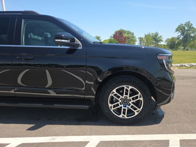 Certified 2025 Ford Expedition Active AWD/4WD image 4