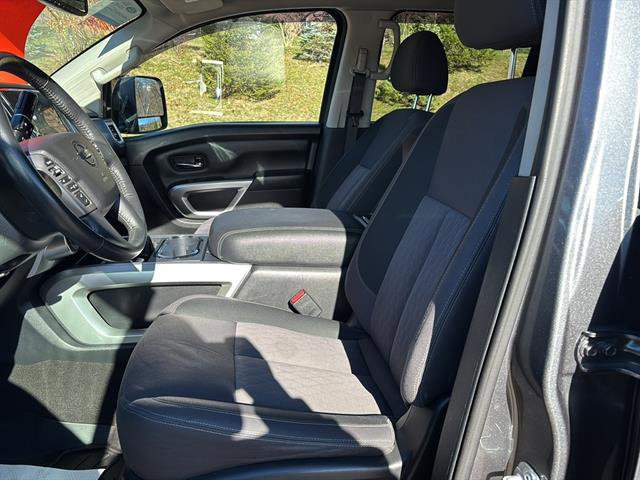 Used 2020 Nissan Titan SV w/ SV Convenience Package image 11