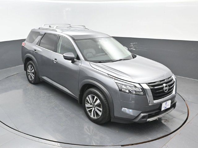 Used 2025 Nissan Pathfinder SL AWD/4WD image 18