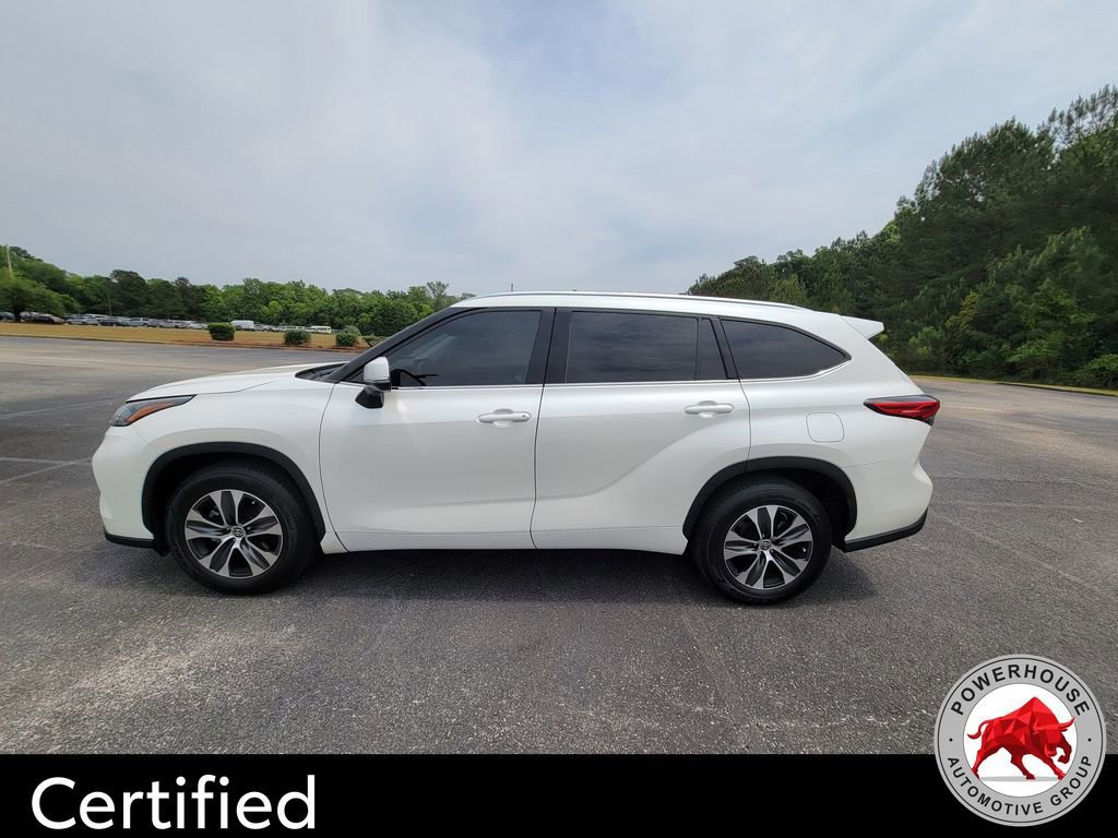 Used 2020 Toyota Highlander XLE FWD image 2