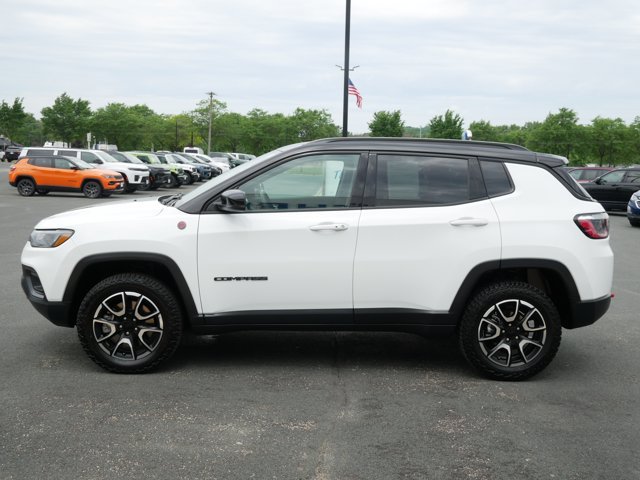Used 2024 Jeep Compass Trailhawk AWD/4WD image 5