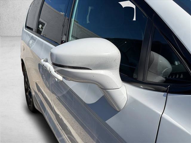 Used 2021 Chrysler Pacifica Touring-L w/ Uconnect Theater Family Group FWD image 15