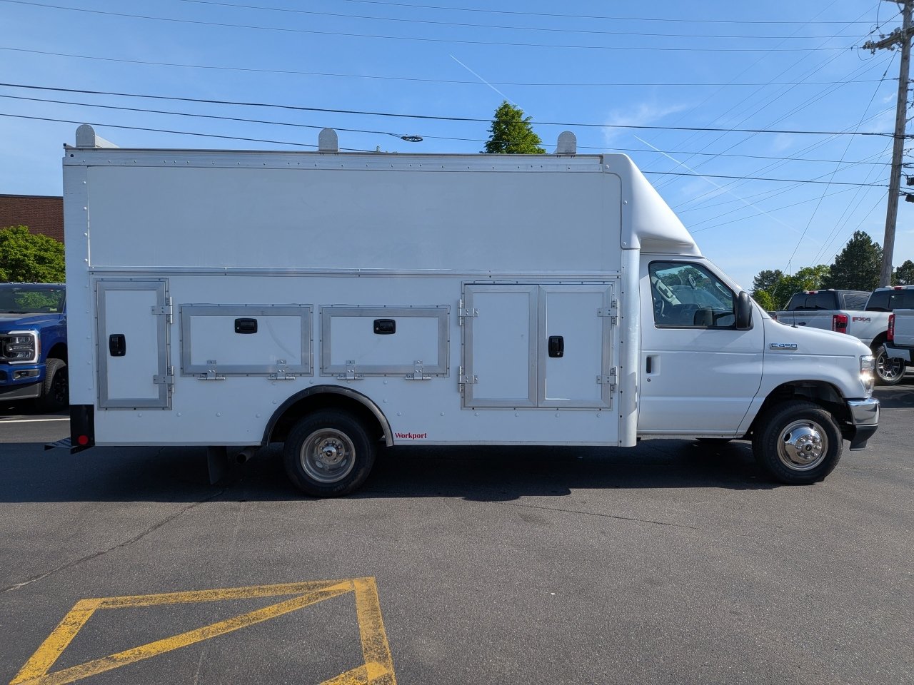 Certified 2022 Ford E-450 and Econoline 450 Super Duty w/ Power Windows & Locks Group RWD image 4