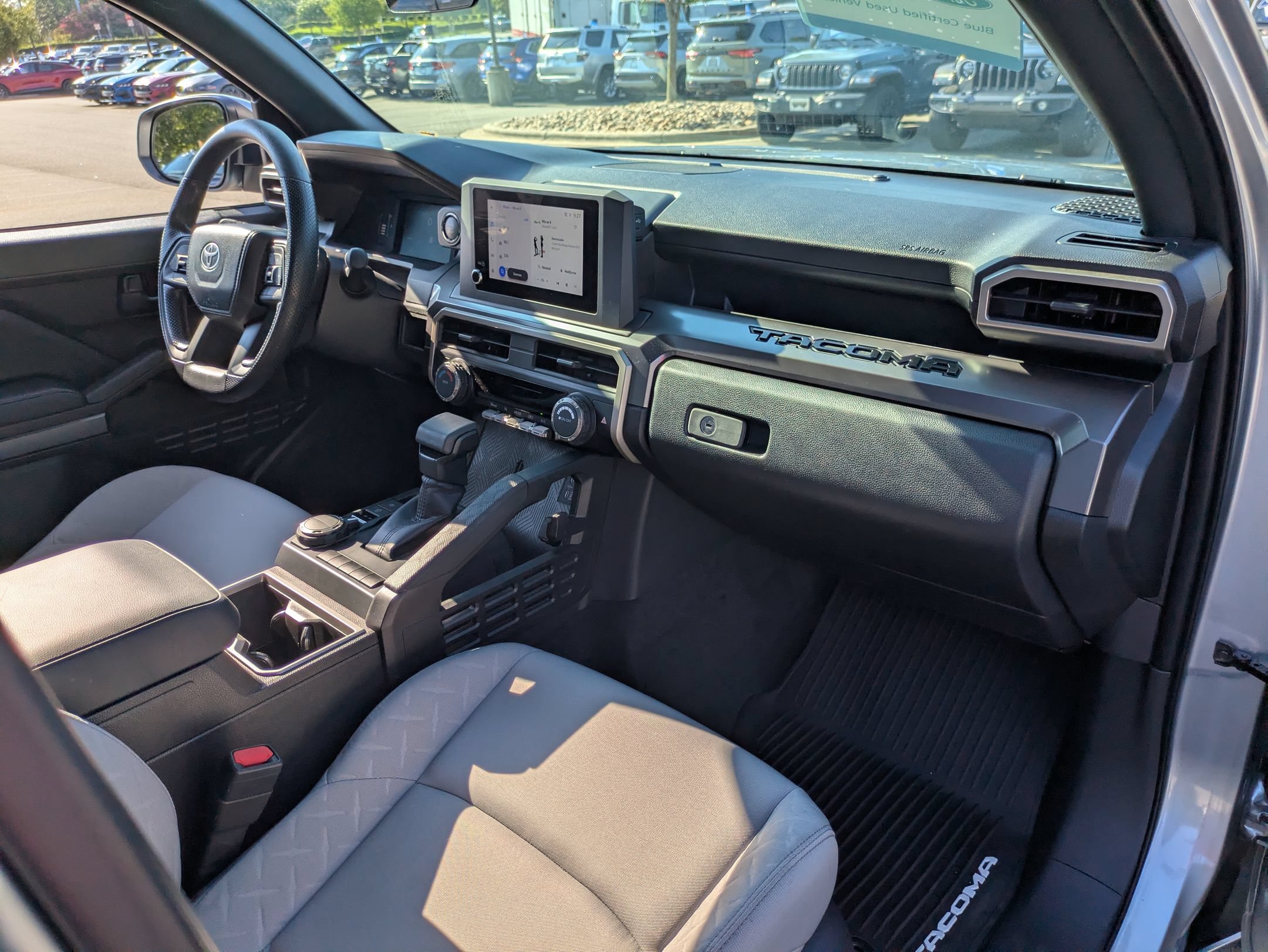 Used 2025 Toyota Tacoma SR5 AWD/4WD image 41