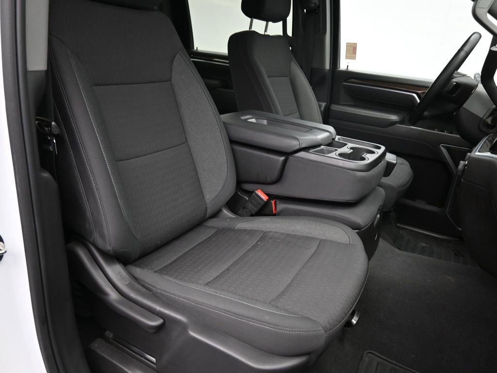 Used 2025 Chevrolet Silverado 2500 LT w/ Convenience Package image 38