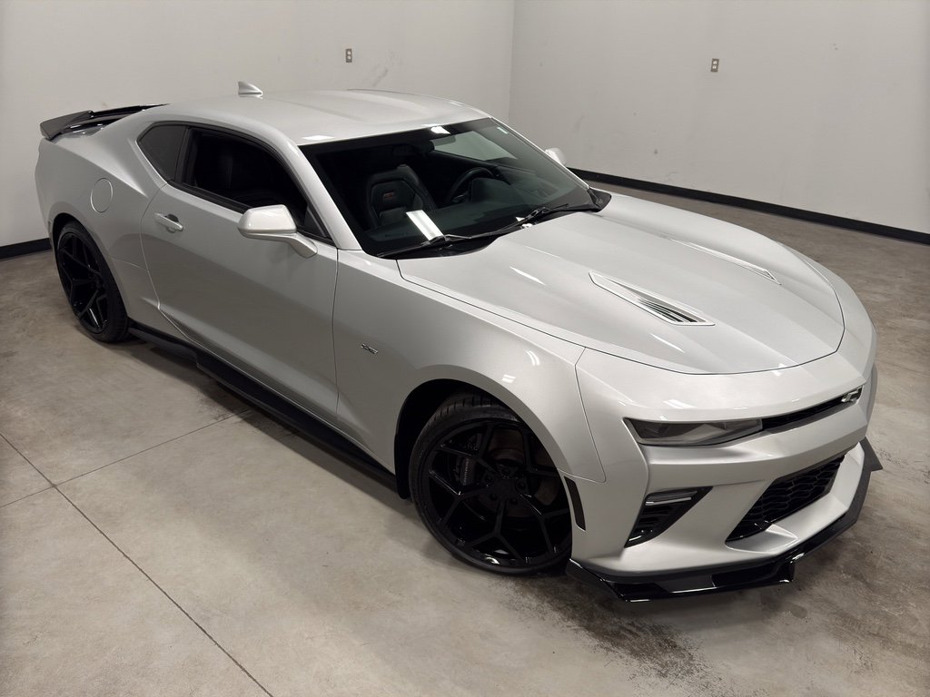Used 2018 Chevrolet Camaro SS image 32