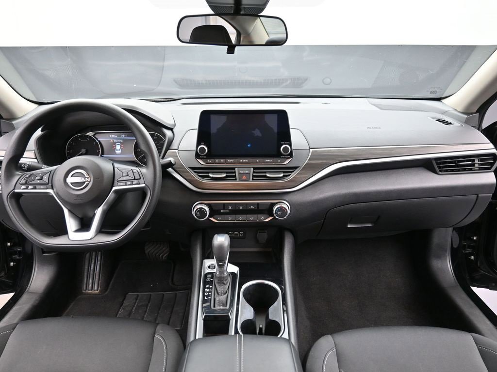 Used 2024 Nissan Altima 2.5 SV image 12