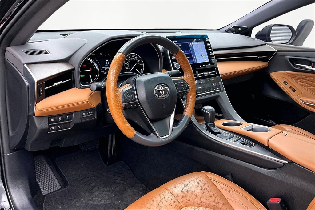 Used 2022 Toyota Avalon Limited image 14