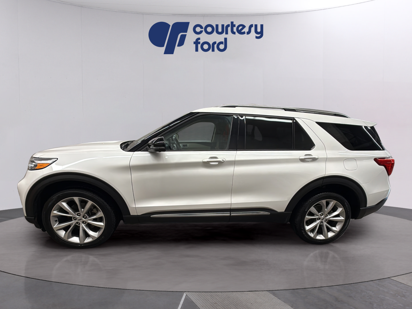 Certified 2023 Ford Explorer Platinum w/ Technology Package AWD/4WD image 4