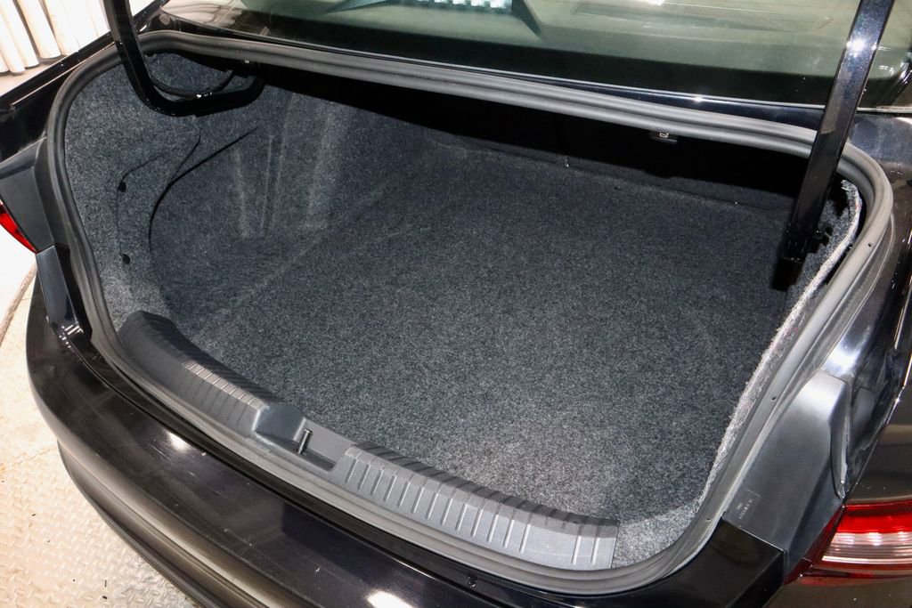 Used 2025 Volkswagen Jetta SE image 15