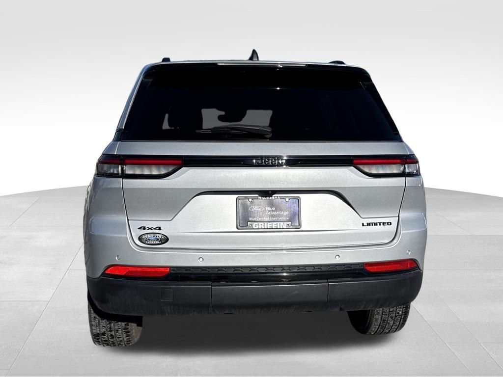 Used 2024 Jeep Grand Cherokee Limited w/ Black Appearance Package image 3