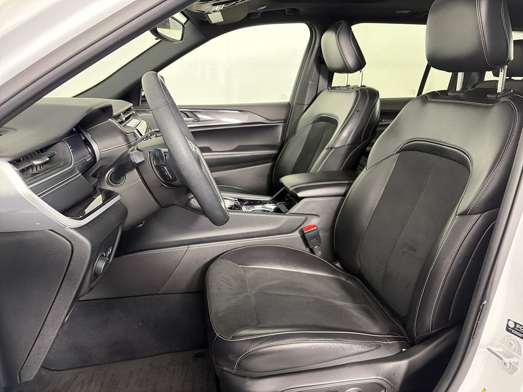 Used 2023 Jeep Grand Cherokee Altitude AWD/4WD image 11