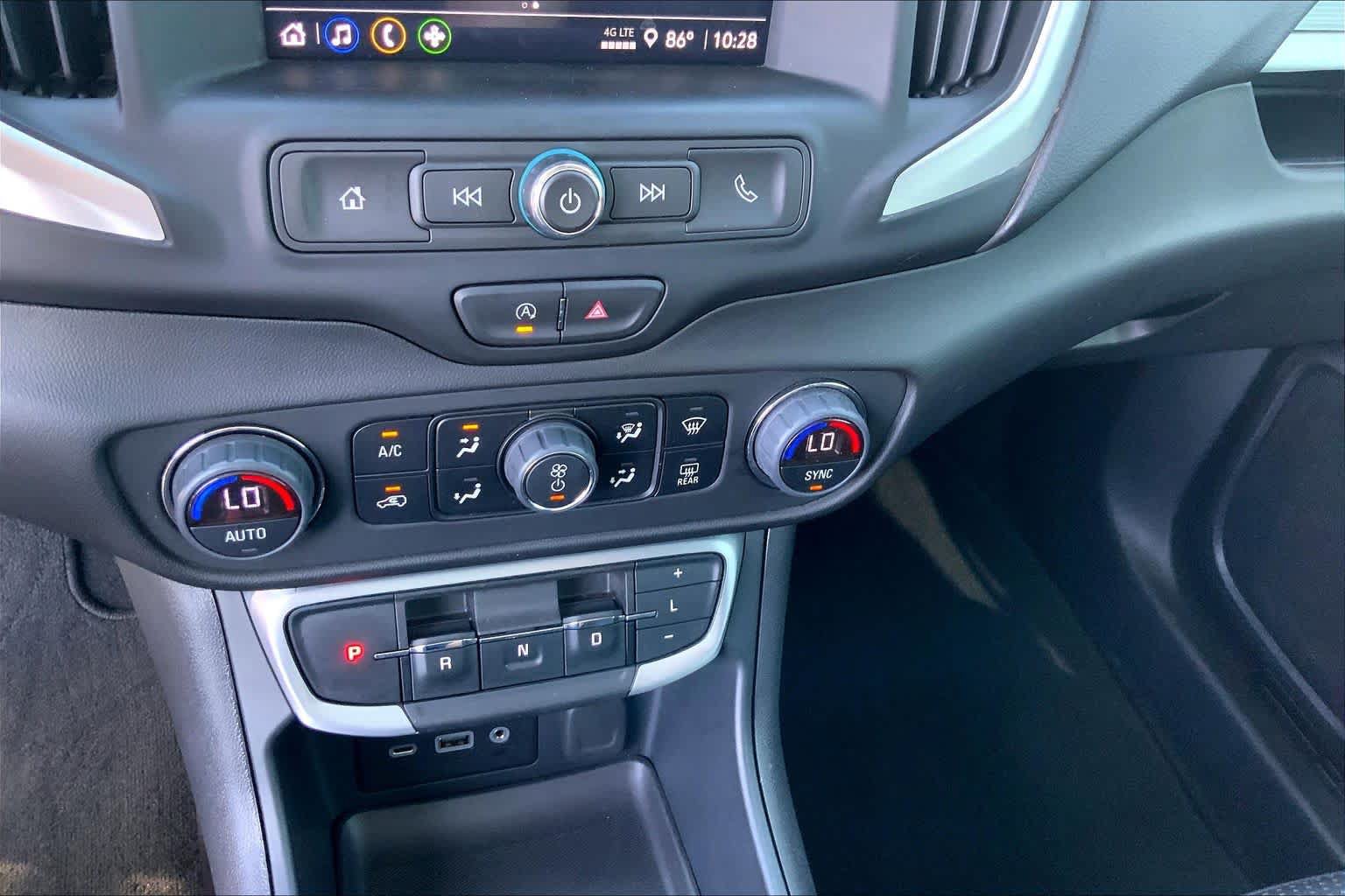 Used 2024 GMC Terrain SLE w/ Driver Convenience Package FWD image 35
