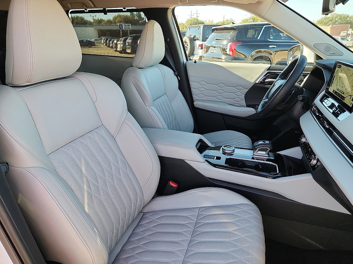 Used 2025 Mitsubishi Outlander SEL FWD image 9
