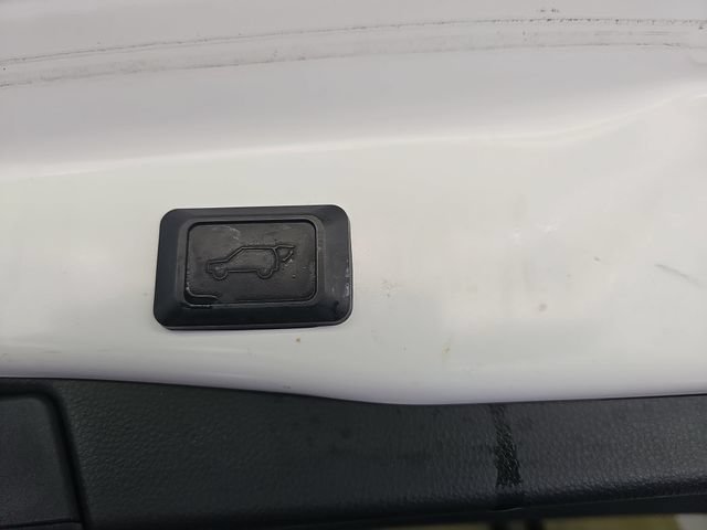 Used 2020 Toyota RAV4 XLE w/ Convenience Package AWD/4WD image 13