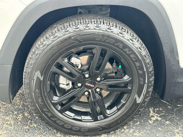 Used 2024 GMC Terrain AT4 image 7