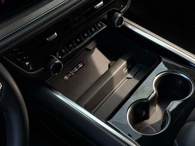 Used 2025 Chevrolet Tahoe LT image 32