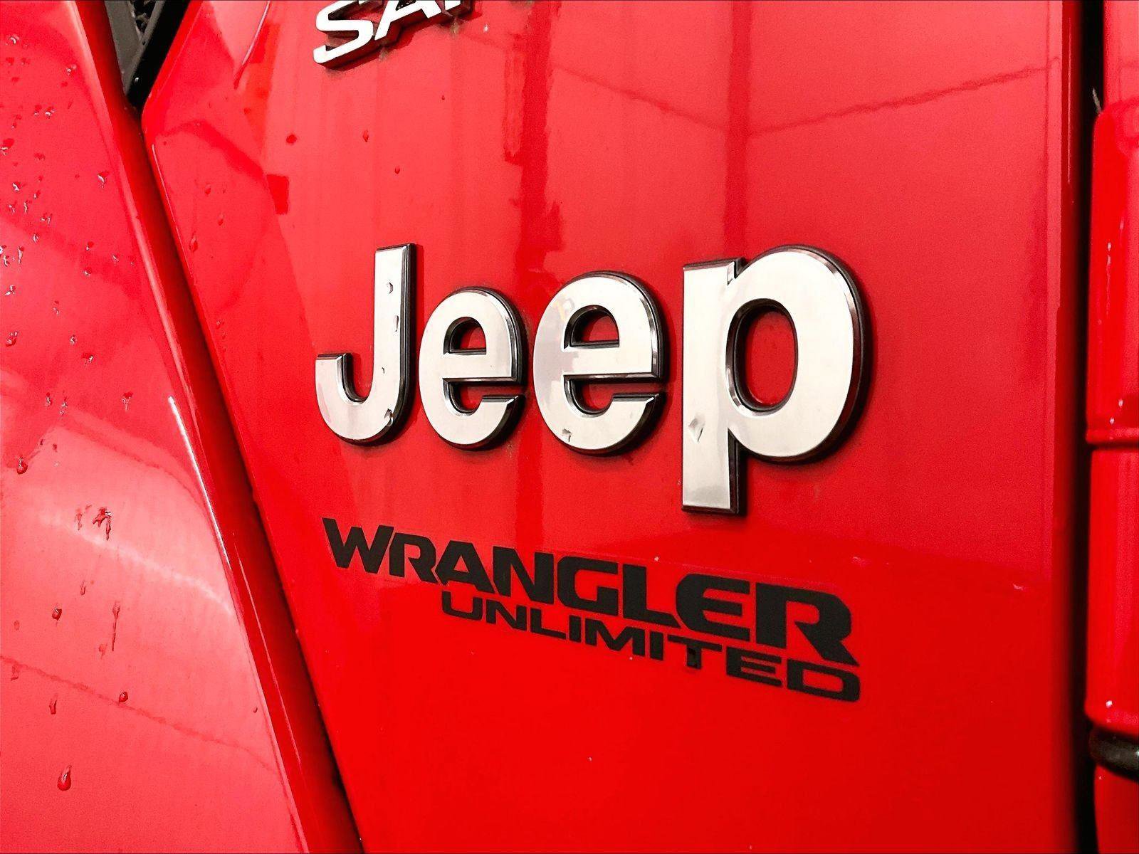 Used 2022 Jeep Wrangler Unlimited Sahara w/ LED Lighting Group AWD/4WD image 13