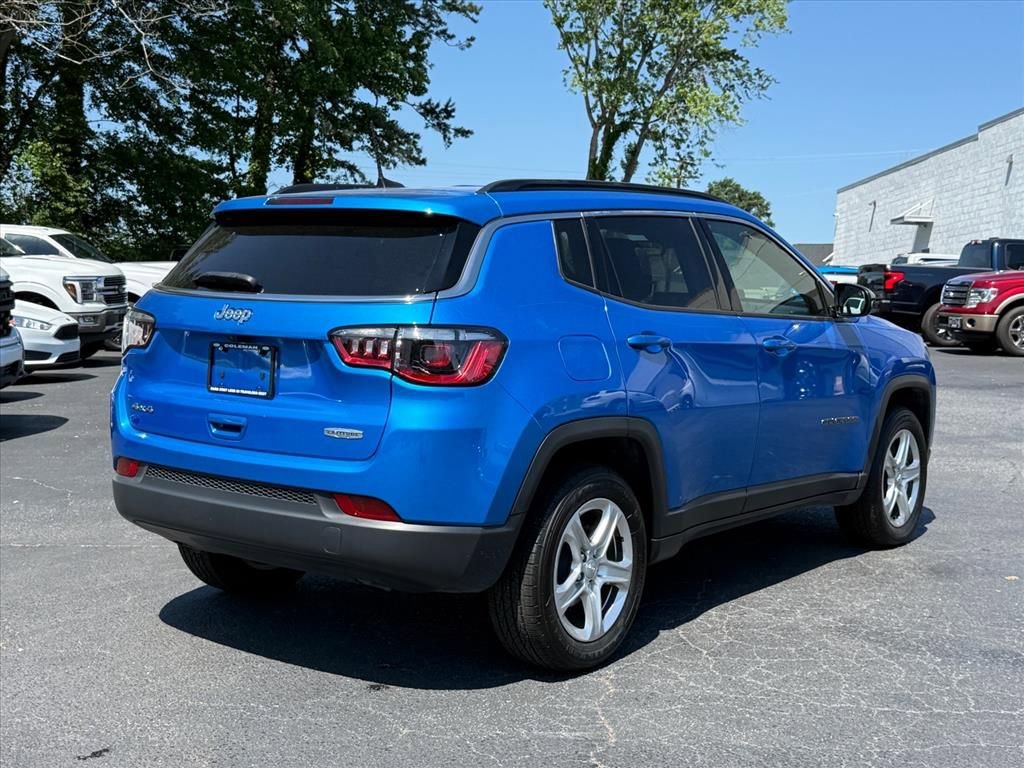 Used 2023 Jeep Compass Latitude AWD/4WD image 4