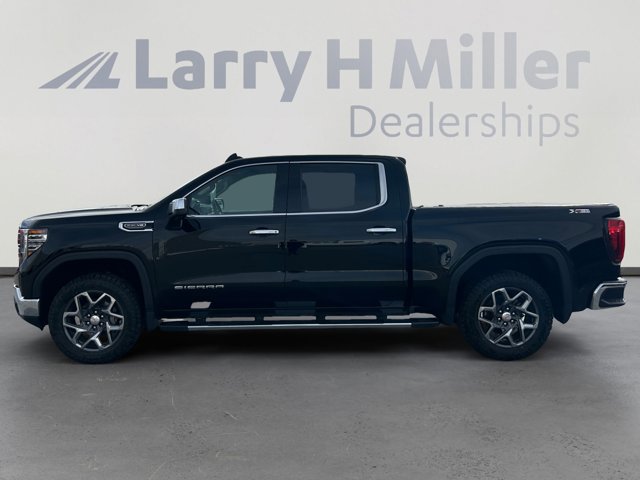 Used 2023 GMC Sierra 1500 SLT w/ SLT Premium Package image 2