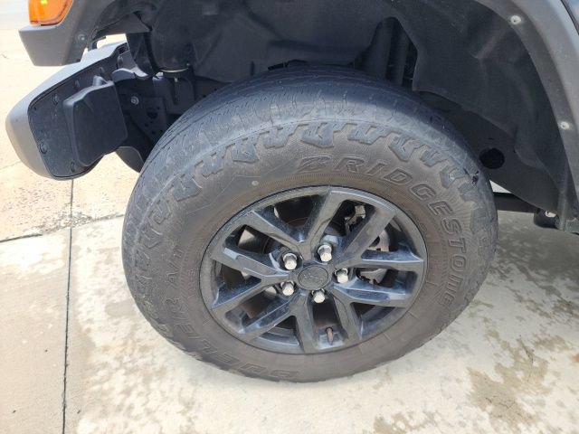 Used 2022 Jeep Gladiator Sport AWD/4WD image 8