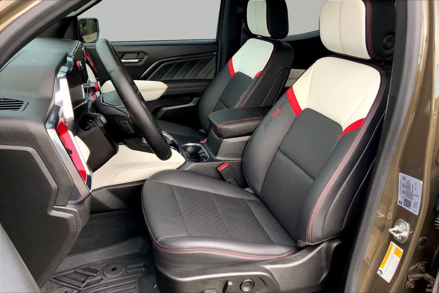 Used 2024 GMC Canyon AT4X AWD/4WD image 8