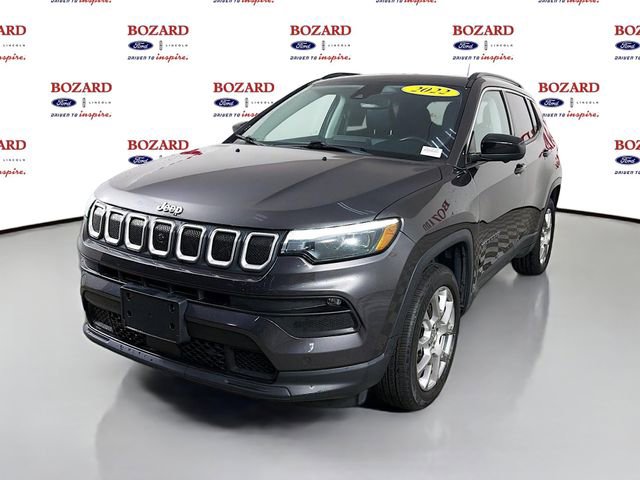 Used 2022 Jeep Compass Latitude w/ Sun and Sound Group AWD/4WD image 4