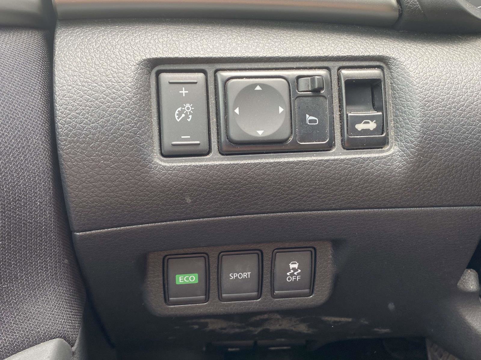 Used 2018 Nissan Sentra S w/ S Midnight Style Package FWD image 18