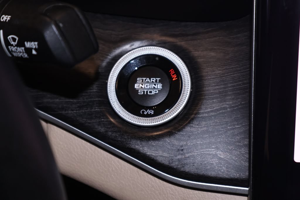 Used 2021 Jeep Grand Cherokee L Limited AWD/4WD image 30